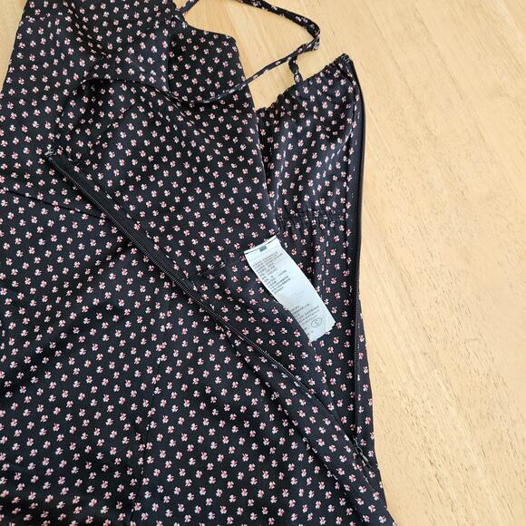 Abercrobie & Fitch Satin Jumpsuit Cami Cross Back Crop Black sz M EUC - Picture 6 of 11